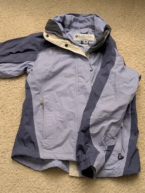 Columbia Women's Two-Tone Blue Ski Jacket with Hood